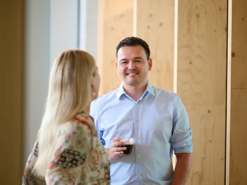 Hybride aansturen van aanwezigheid naar vertrouwen 